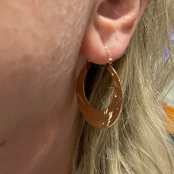 14k Gold hoop earrings - Picture 5 of 6